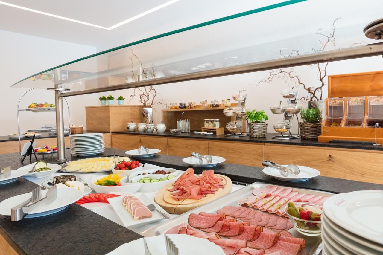 Garten - Hotel Sallerhof Grödig Екстериор снимка